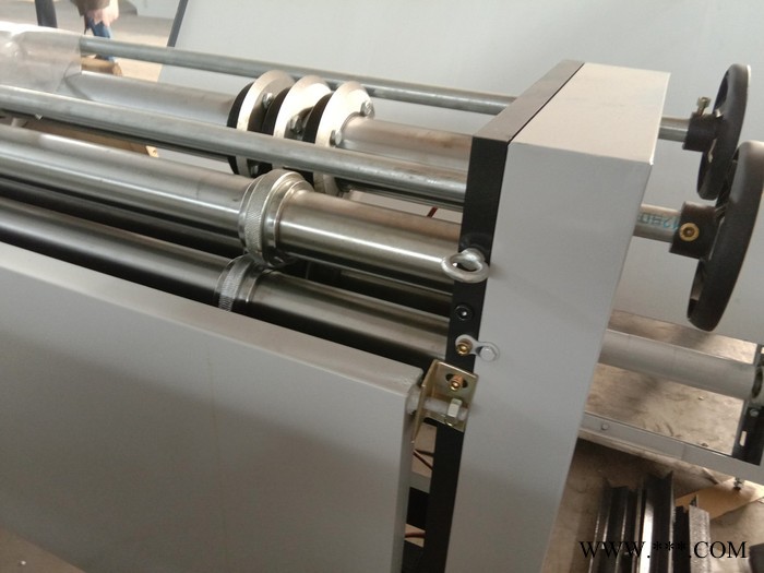 正奇 紙箱機械設(shè)備分紙機隔板分紙機墊板分切機