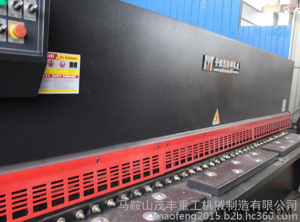 液壓擺式剪板機(jī) 工作精度高,效率提升快的液壓擺式剪板機(jī)