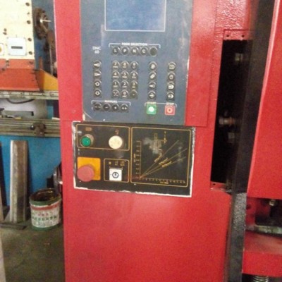 低價(jià)轉(zhuǎn)讓數(shù)控金方圓液壓閘式剪板機(jī)